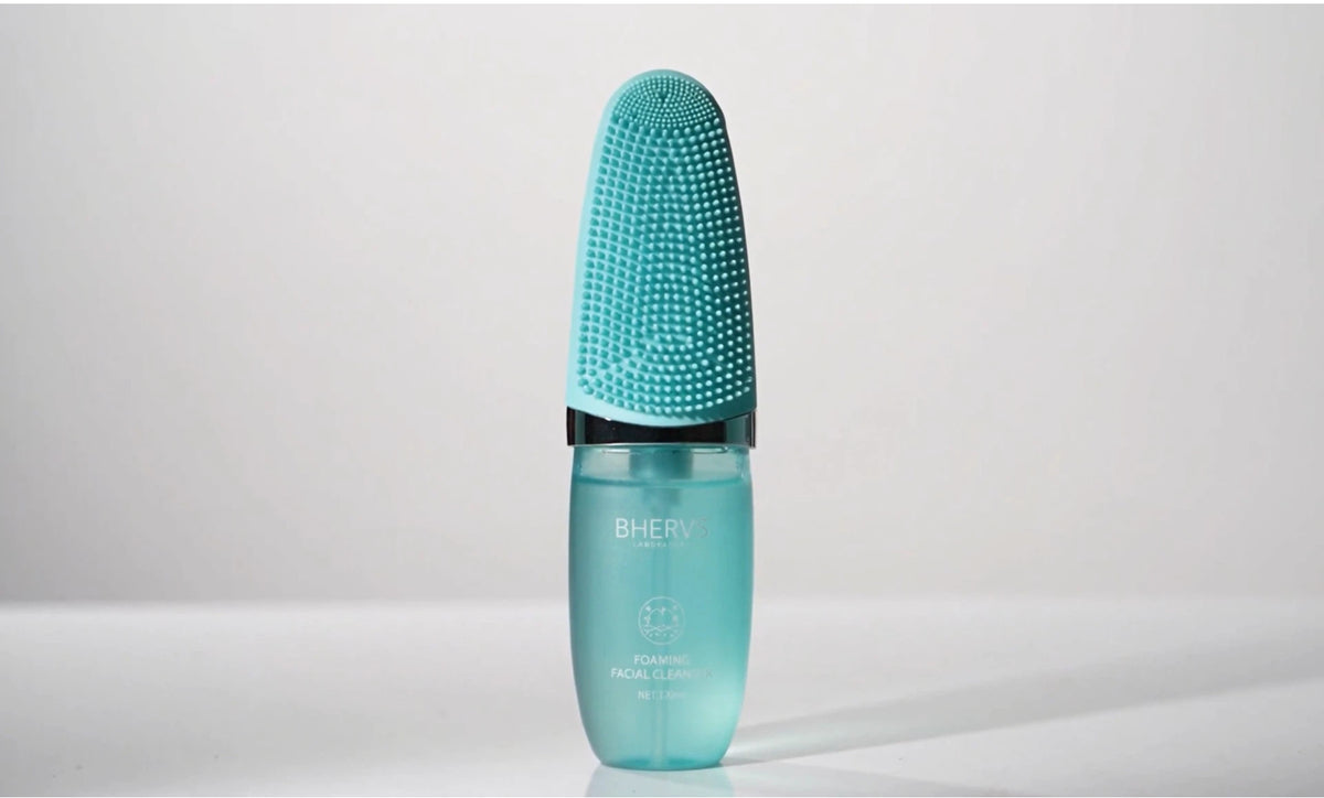 BHERVS Hydrating Foaming Facial Cleanser / Deep Clean & Moisture Mousse with Silicone Massager Brush